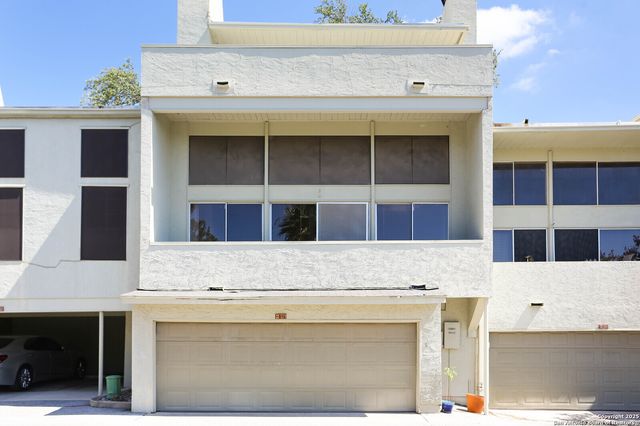 3102 Eisenhauer Rd Apt B16, San Antonio, TX 78209