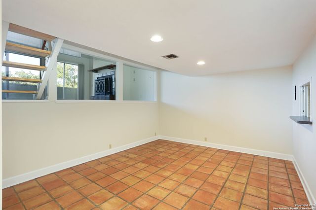 3102 Eisenhauer Rd Apt B16, San Antonio, TX 78209