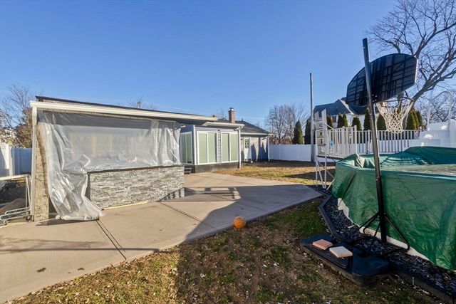 10 View St, Holyoke, MA 01040