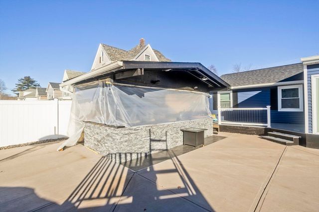 10 View St, Holyoke, MA 01040