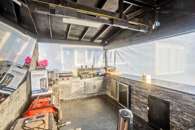 10 View St, Holyoke, MA 01040