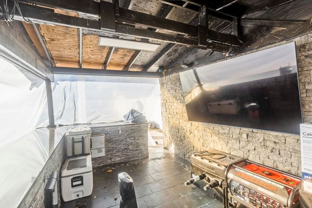 10 View St, Holyoke, MA 01040