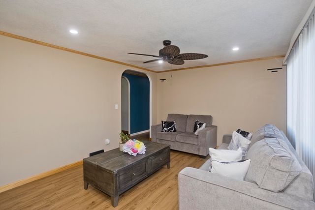 10 View St, Holyoke, MA 01040