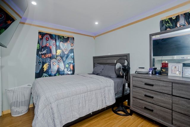 10 View St, Holyoke, MA 01040