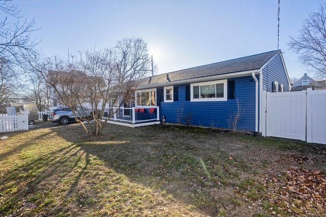 10 View St, Holyoke, MA 01040