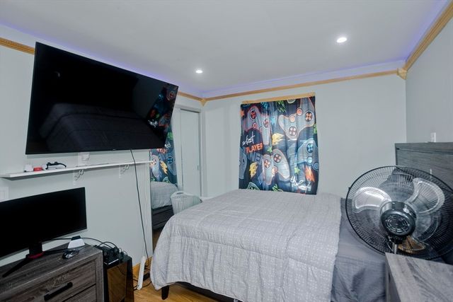 10 View St, Holyoke, MA 01040