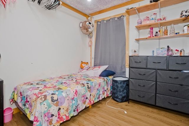 10 View St, Holyoke, MA 01040