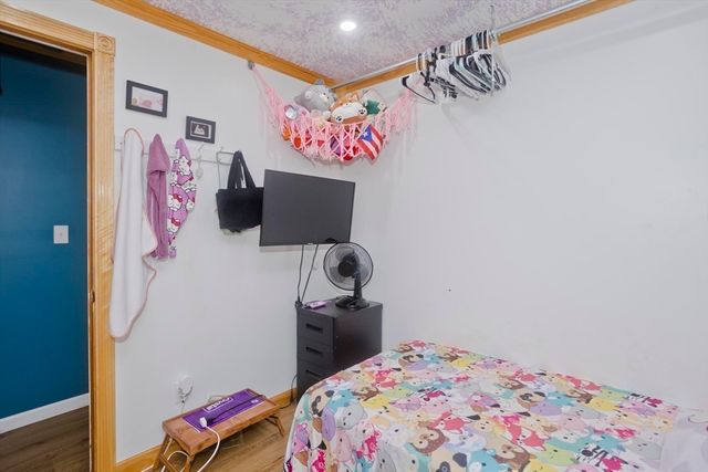 10 View St, Holyoke, MA 01040