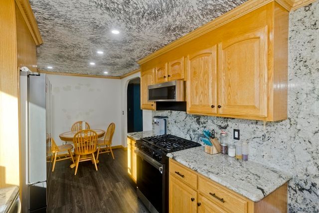 10 View St, Holyoke, MA 01040