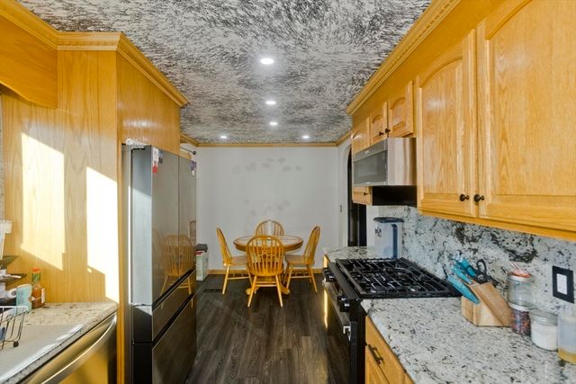 10 View St, Holyoke, MA 01040