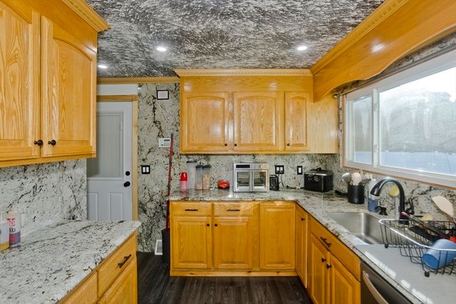 10 View St, Holyoke, MA 01040