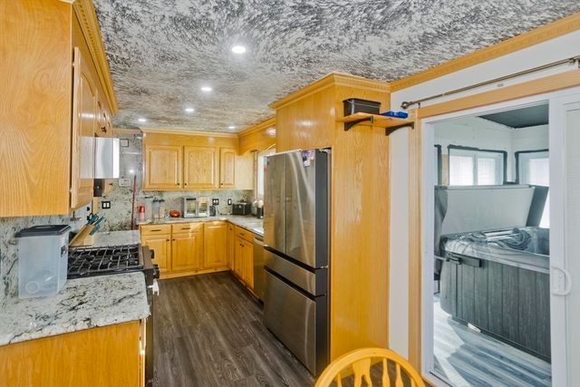 10 View St, Holyoke, MA 01040