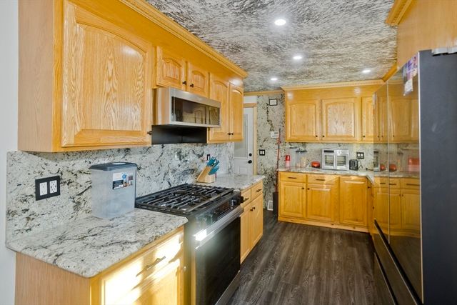 10 View St, Holyoke, MA 01040