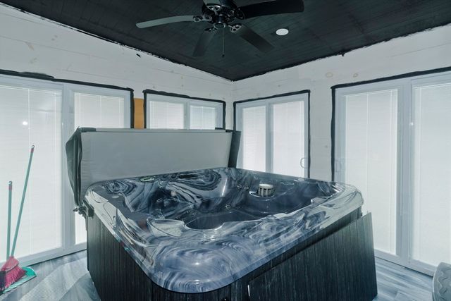 10 View St, Holyoke, MA 01040