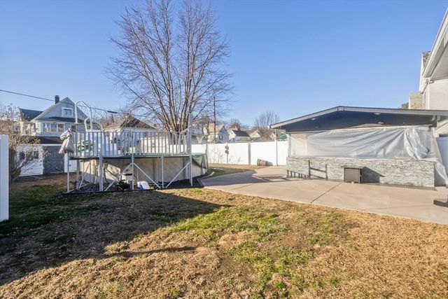 10 View St, Holyoke, MA 01040