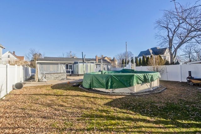 10 View St, Holyoke, MA 01040