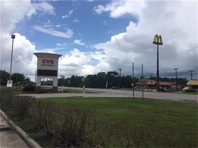 908 S Columbia Drive, West Columbia, TX 77486
