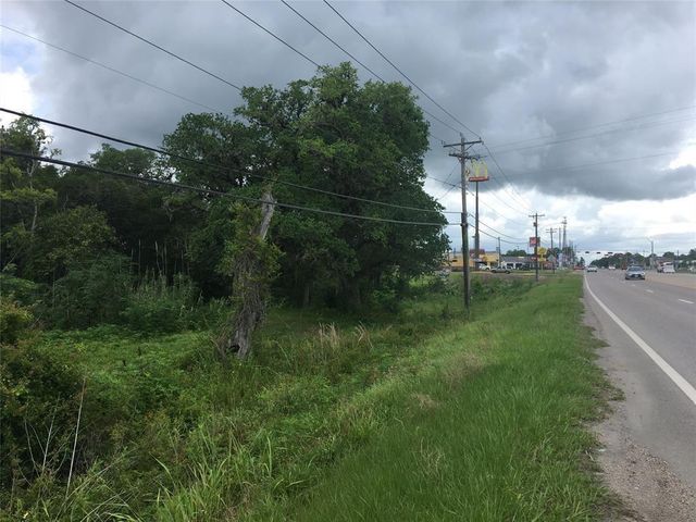 908 S Columbia Drive, West Columbia, TX 77486