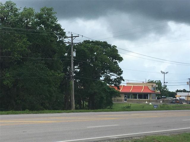 908 S Columbia Drive, West Columbia, TX 77486