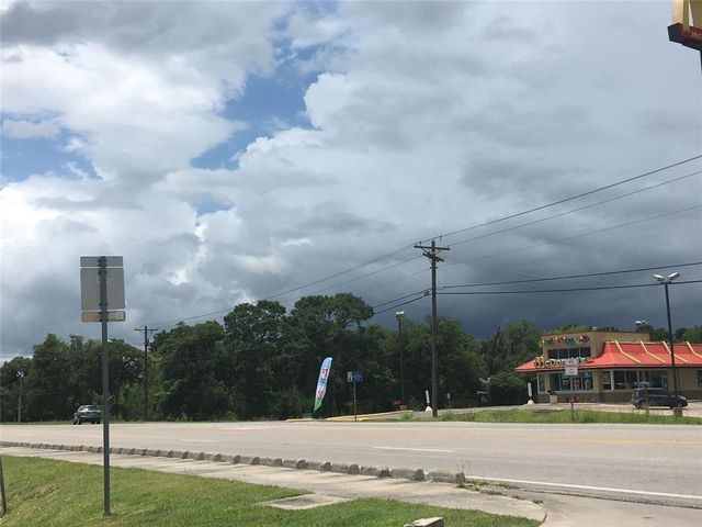 908 S Columbia Drive, West Columbia, TX 77486