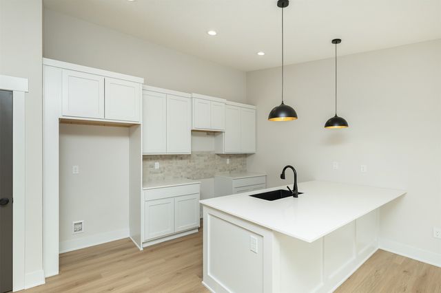 2390 Emma Avenue, Des Moines, IA 50321