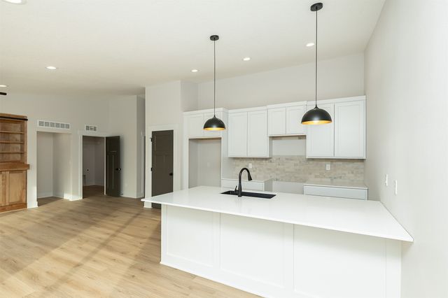 2390 Emma Avenue, Des Moines, IA 50321