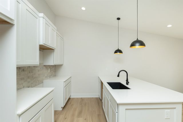 2390 Emma Avenue, Des Moines, IA 50321