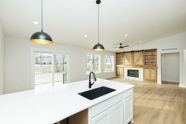 2390 Emma Avenue, Des Moines, IA 50321