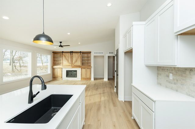 2390 Emma Avenue, Des Moines, IA 50321