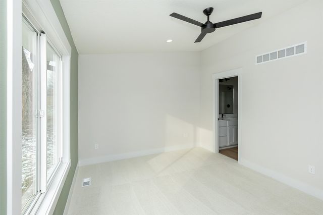 2390 Emma Avenue, Des Moines, IA 50321