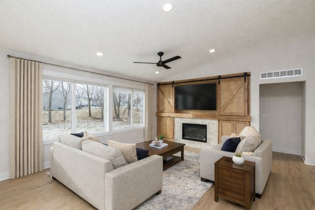 2390 Emma Avenue, Des Moines, IA 50321