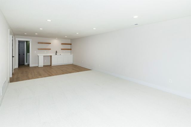 2390 Emma Avenue, Des Moines, IA 50321