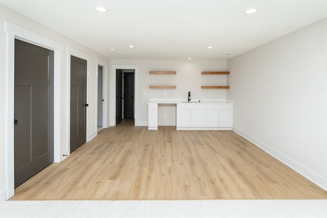 2390 Emma Avenue, Des Moines, IA 50321