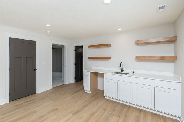 2390 Emma Avenue, Des Moines, IA 50321