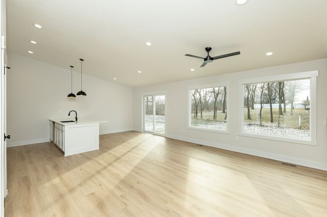 2390 Emma Avenue, Des Moines, IA 50321