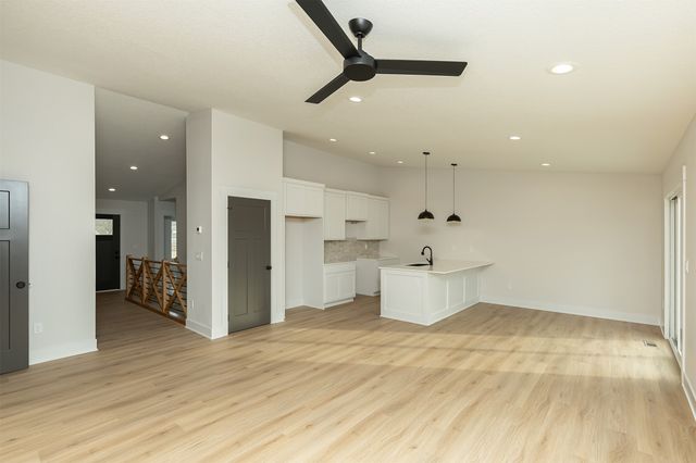 2390 Emma Avenue, Des Moines, IA 50321