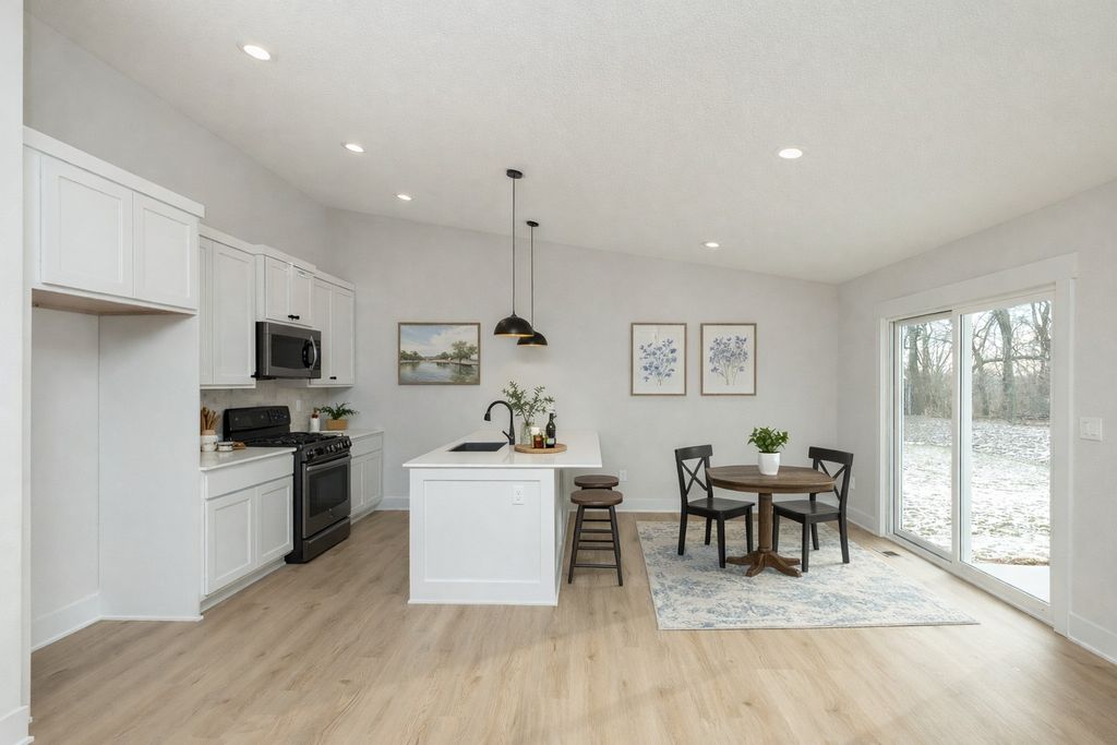 2390 Emma Avenue, Des Moines, IA 50321