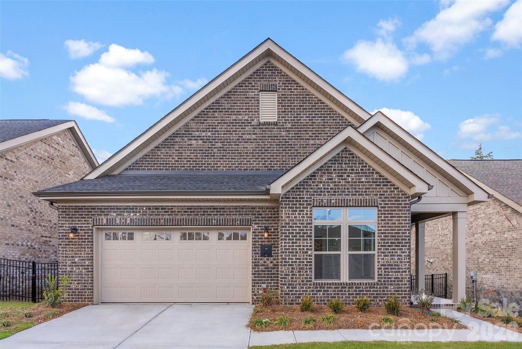 411 Newstyle Way, Gastonia, NC 28056