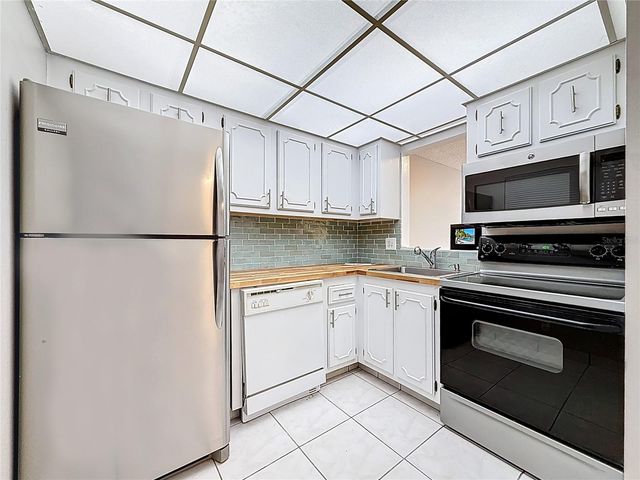 11485 OAKHURST ROAD 206, Largo, FL 33774