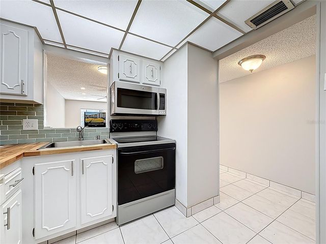 11485 OAKHURST ROAD 206, Largo, FL 33774