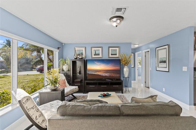 11305 NW 38th St, Coral Springs, FL 33065