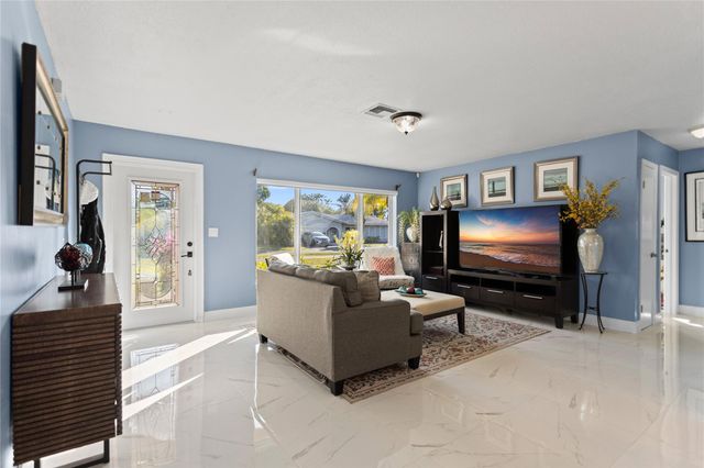 11305 NW 38th St, Coral Springs, FL 33065