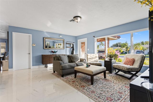 11305 NW 38th St, Coral Springs, FL 33065