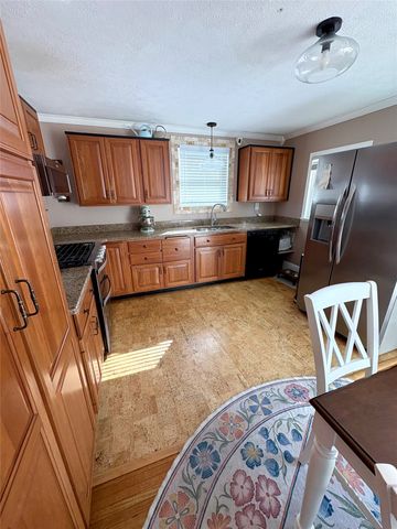 920 OAKMONT Avenue, Erie, PA 16505