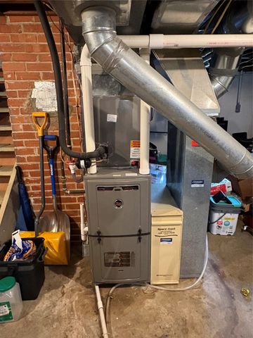 920 OAKMONT Avenue, Erie, PA 16505