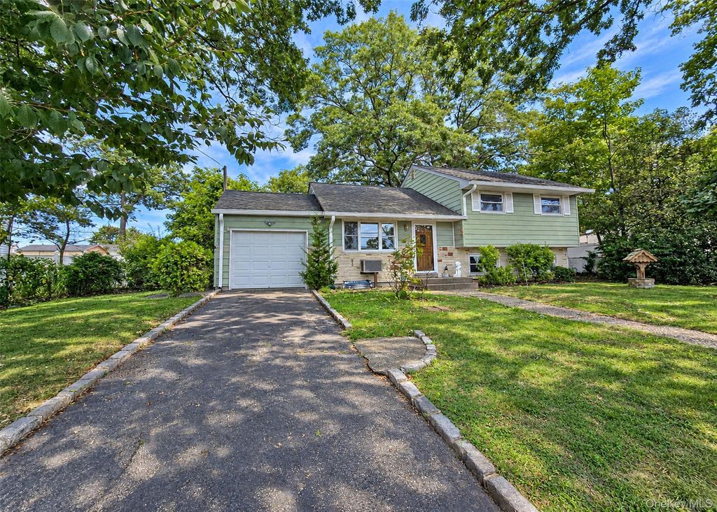 27 Halsey Street, Port Jefferson Station, NY 11776 — exterior