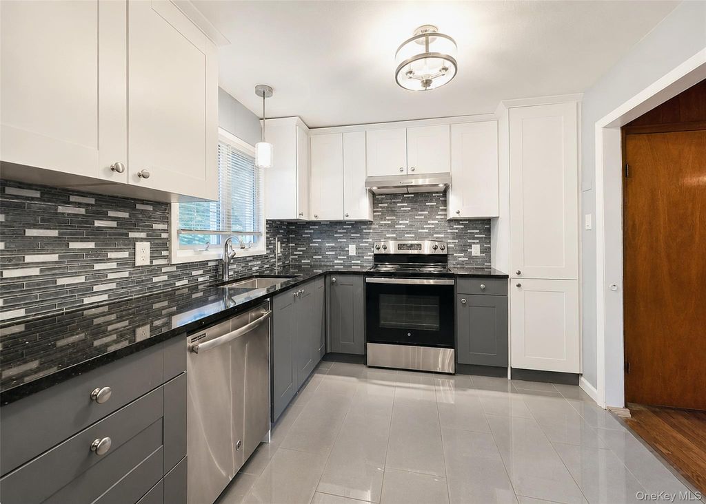 27 Halsey Street, Port Jefferson Station, NY 11776 — photo 3