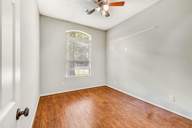 914 Mesquite Drive, Magnolia, TX 77354