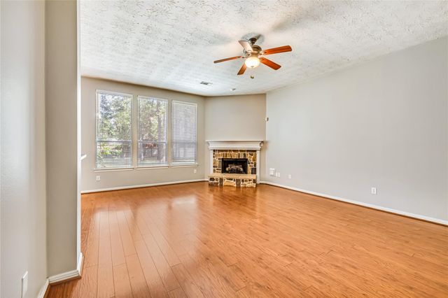 914 Mesquite Drive, Magnolia, TX 77354