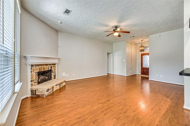 914 Mesquite Drive, Magnolia, TX 77354